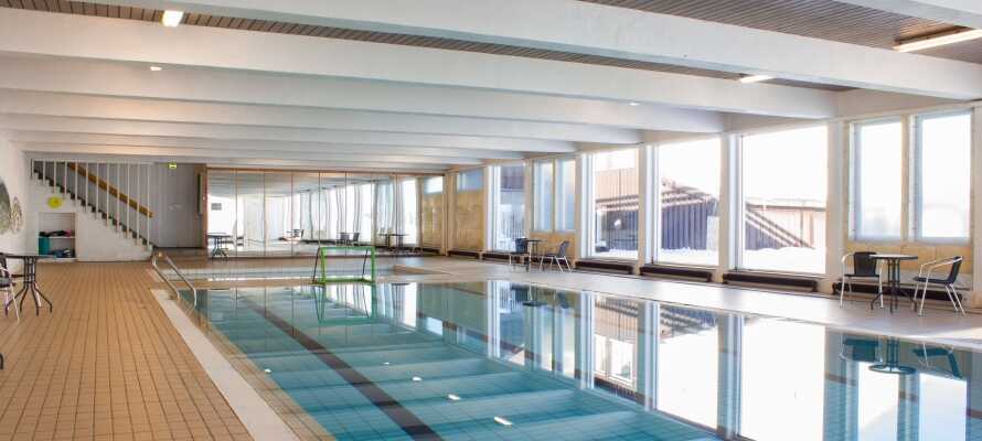 Hotellet har sin egen indendørs svømmebassin, som frit kan benyttes af hotellets gæster.
