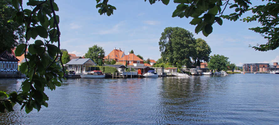 I bor tæt på Silkeborgs søer og skove, og har alletiders mulighed for, at kombinere natur og by under ferien.