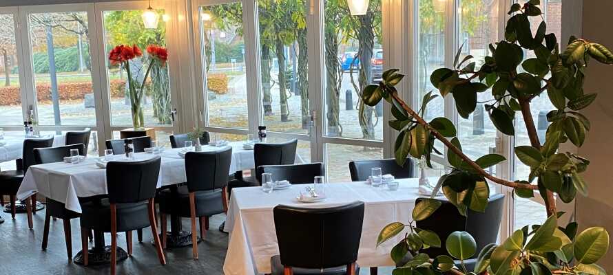 Restauranten på Hotel Dalgas serverer moderne og inspirerende retter med vægt på økologi, kvalitet og danske, lokale råvarer.