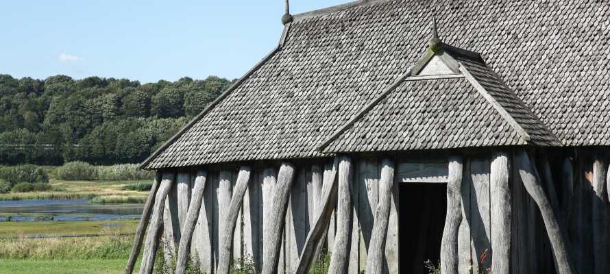 Besøg Vikingeborgen Fyrkat, og oplev de rekonstruerede huse og den legendariske ringborg.