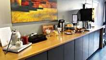 Hotellets reception og morgenmadsrestaurant