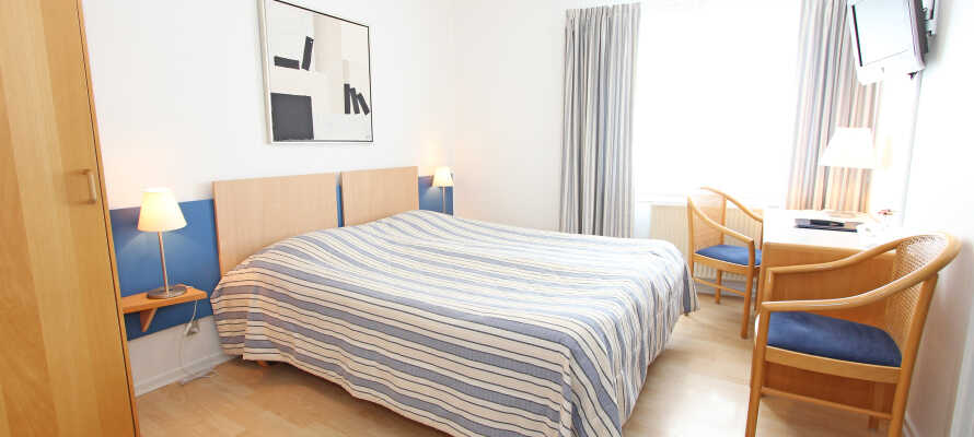 Hotellets lyse værelser er velegnet til to voksne og sørger for, at I har en behagelig base under Jeres ophold I Skagen.