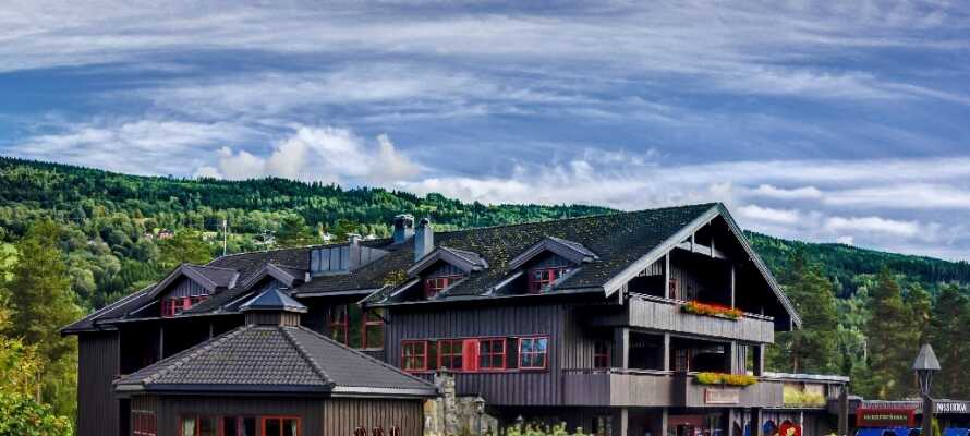 Velkommen til det dejlige Hunderfossen Hotell & Resort, som kun ligger ca. 10 minutter fra Lillehammer.