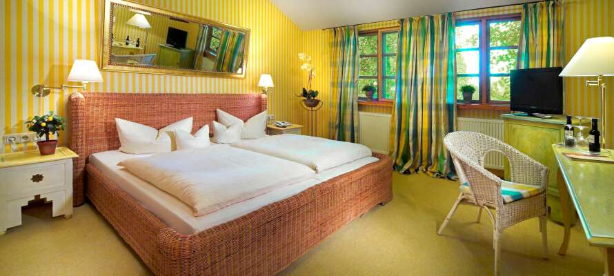Hotellets dobbeltværelser er indrettet i en skøn, landlig stil og emmer af hjemlig hygge