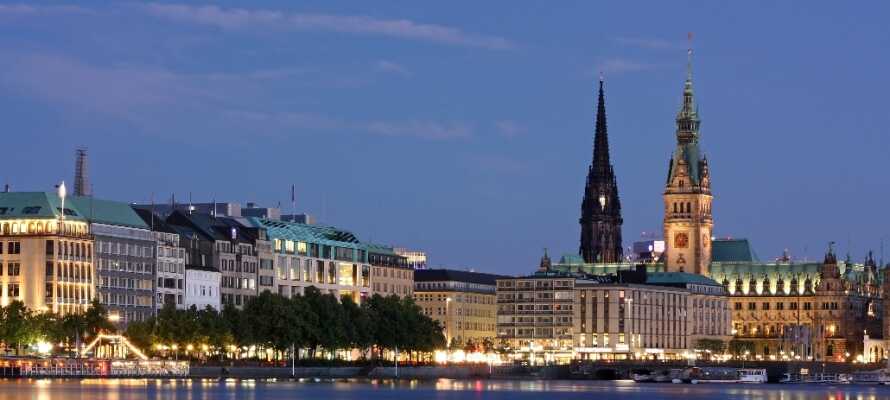 Detta hotell erbjuder ett 4.5-stjärnigt uppehäll i närhet till hansastaden Hamburgs vackra och kulturrika centrum.