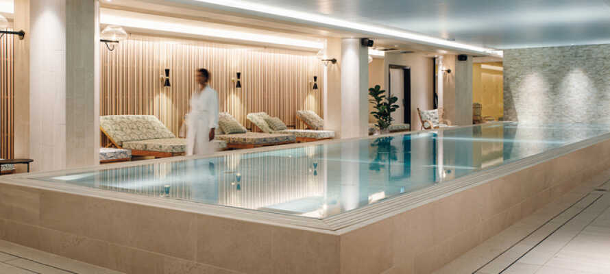Slap af i hotellets lækre spaområde med indendørs pool, boblebad, dampbad og sauna.