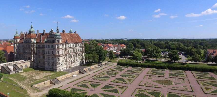 I finder én af regionens mest populære seværdigheder, det imponerende Güstrow Slot, blot 15 km. fra hotellet!