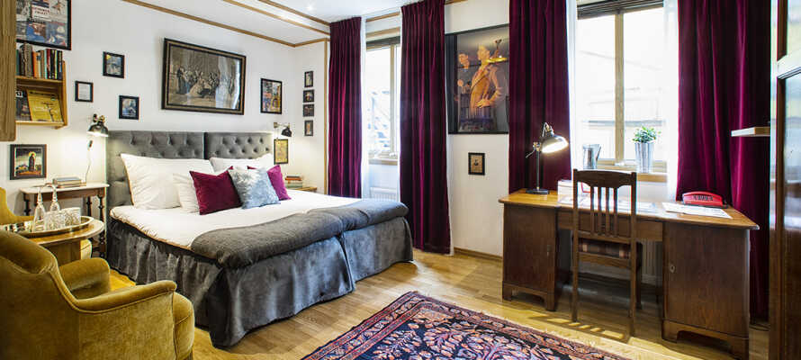 Alle værelser er personligt og charmerende indrettet med en blanding af nye og antikke møbler.