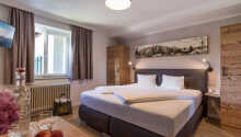 Hotellets værelser er alle indrettede i den traditionelle østrigske stil