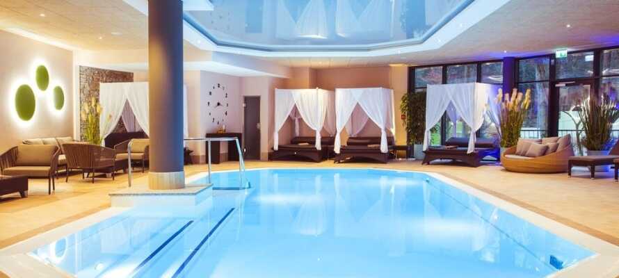 Hotellet har et nyt poolområde og et spa- og wellnesscenter med forskellige saunaer og bade.