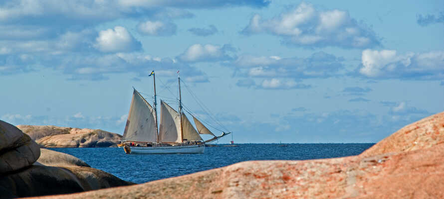 Beläget på Sveriges västkust, i natursköna omgivningar med närhet till hav och naturreservat.