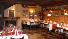 Restauranten serverer både typiske tyske retter og regionale specialiteter.