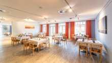 Hotellets nydelige restaurant 'Sundblick', er indrettet i en separat bygning og tilbyder friske og smagfulde retter