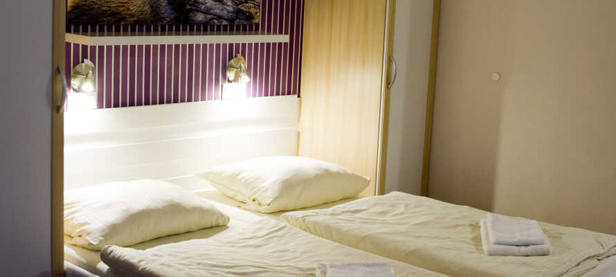 Hotellet tilbyder små værelser, hvor I kan slappe af efter en oplevelsesrig dag.