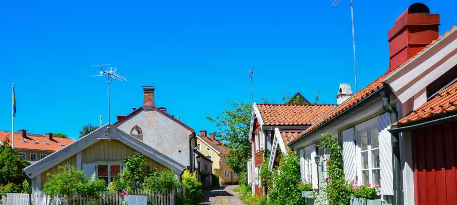 Læg vejen forbi den spændende og historisk vigtige by Kalmar med dens charmerende 'gamle' bydel, slottet og Café Southport.