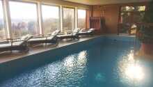 Hotellets indbydende wellnessområde byder bl.a. på indendørs swimmingpool