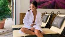 Der Wellnessbereich im Hotel bietet Entspannung in Sauna, Infrarotkabine und Schwimmbad.