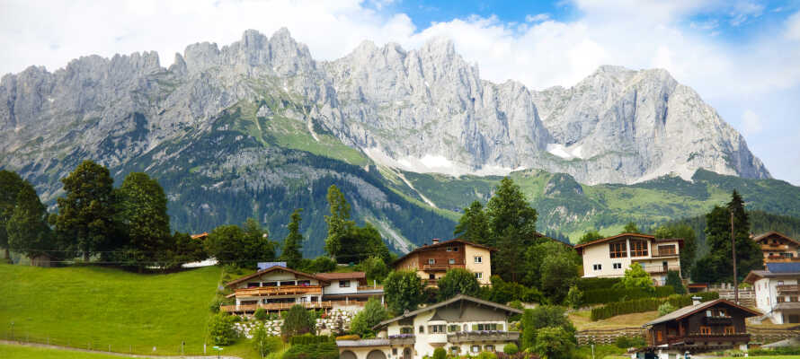 Wilden Kaiser og Ellmau ligger ikke langt fra hotellet, og her kan I opleve landsbyen fra TV serien Bjerglægen.