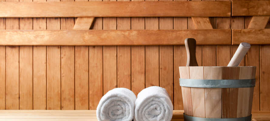 I hotellets wellnessområde kan I bl.a. slappe af med jacuzzi, infrarød kabine og finsk sauna