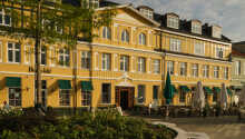 Hotel Dania har en central beliggenhed midt på torvet i Silkeborg centrum