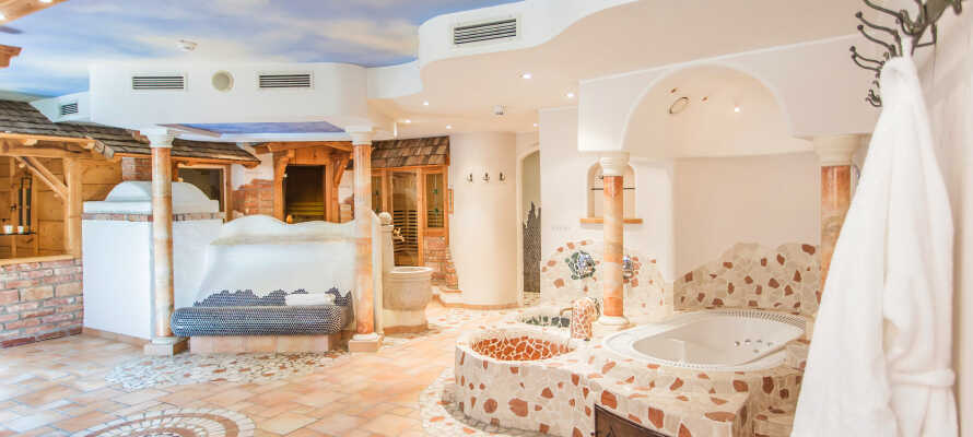 Hotellet tilbyder spa og sauna, så I bare kan slappe af og nyde ferien.