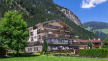 Alpin-Hotel Schrofenblick ligger i Naturpark Zillertal i Østrig.