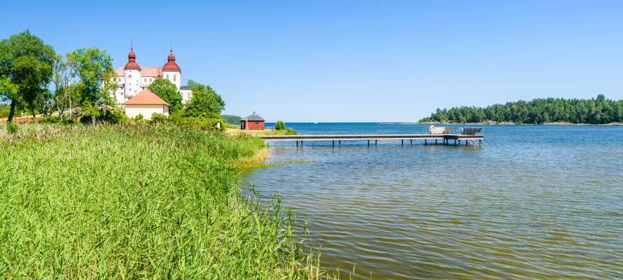 Hotellet ligger endast en kort biltur från staden Lidköping och Sveriges största sjö, Vänern
