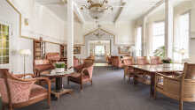 Hotellet har rødder tilbage til 1867, og præges af et autentisk og stemningsfuldt salonmiljø, i Jugend-stil.