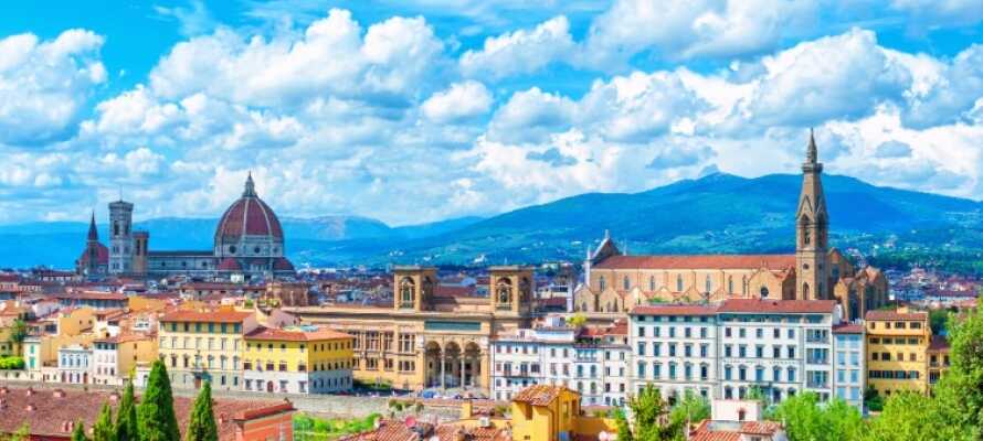 Den smukke toscanske hovedstadsby, Firenze, er et oplagt besøgsmål når I er på ferie i Montecatini Terme.
