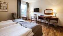 Hotellets værelser er moderne indrettede og tilbyder behagelige rammer for opholdet.