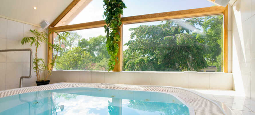 Hotellet har en relaxavdelning med bubbelpool, ång- och torrbastu där ni kan njuta av semestern