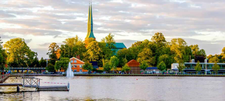Udforsk nærområdets mange søer, og gå f.eks. en tur i området omkring Trummen, som ligger i det centrale Växjö.