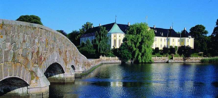 Se det fantastisk smukke Gavnø Slot. Tag eventuelt en tur med M/S Friheden og nyd slottet fra søsiden.