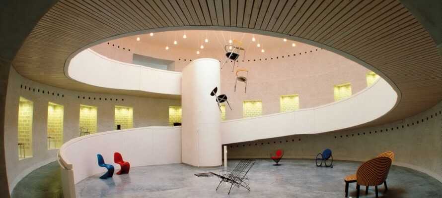 På museet kan I opleve kunst, design og kunsthåndværk og bl.a. opleve Arne Jacobsens Kube-flex sommerhus.