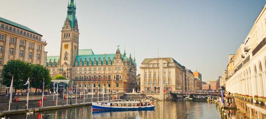Hotellet ligger imellem Hamburg og Lübeck, som begge er spændende udflugtsmål for en dagstur