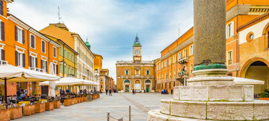 Tag på spændende udflugter og besøg smukke byer som f.eks. Cesena og Ravenna eller kør en tur til San Marino.