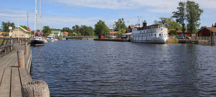 Området bjuder på ett brett utbud av aktiviteter med bland annat båtturer, fiske och öringssafari.