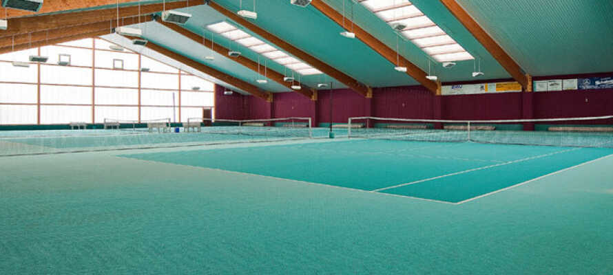 Hotellets gæster kan benytte squash- og tennisbaner samt bowlingbane (mod tillægsgebyr).