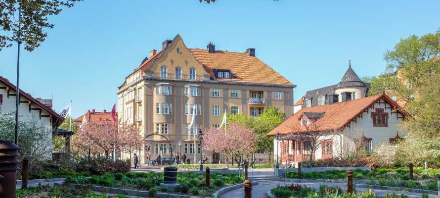 Hotellet tilbyder en central, men rolig beliggenhed i Linköping, lige ved siden af  domkirken, og tæt på den smukke bypark.