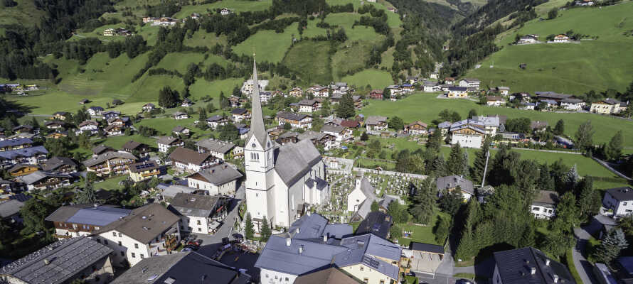 Det 4-stjernede Hotel Ferienwelt Kristall har en rolig beliggenhed i kort afstand fra centrum i Rauris, i det smukke Pinzgau-område.