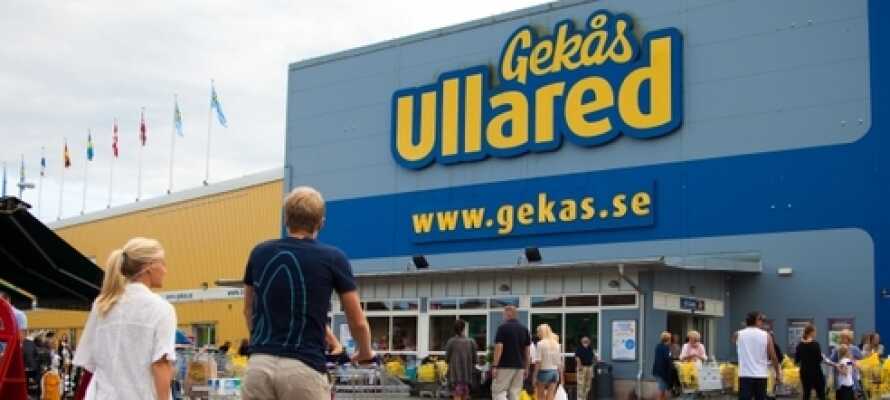 Tag på shoppingtur i Skandinaviens største varehus, Gekås Ullared!