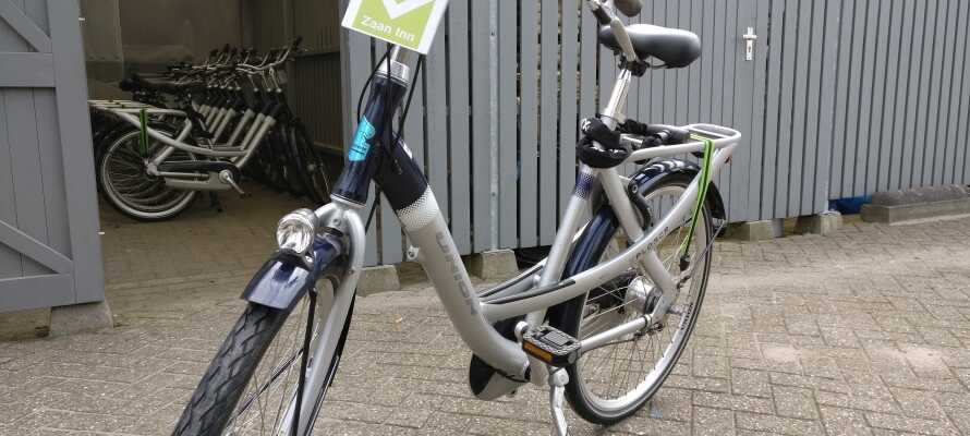 Ni kan hyra cyklar på hotellet och bege er ut på upptäcktsfärd i de vackra omgivningarna runt Zaandam.