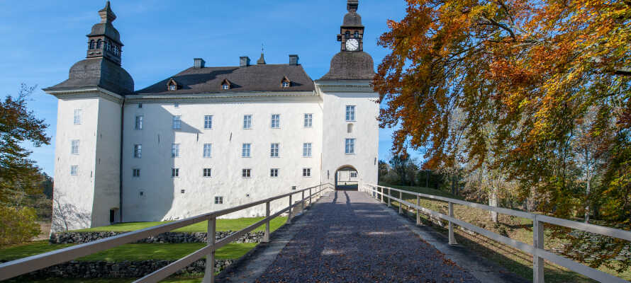 Besøg de nærliggende slotte og oplev både det 16., 17. og 18. århundrede ved Ekenäs Slott og Löfstad Slott.