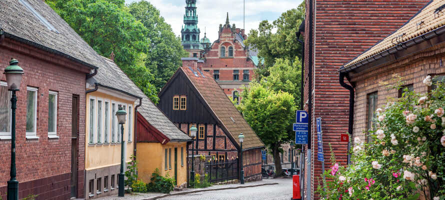 Her bor I på et lille hyggeligt hotel, med en af byens bedste beliggenheder, midt i hjertet af universitetsbyen, Lund.