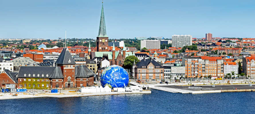 Cabinn Aarhus tilbyder et suverænt udgangspunkt for en byferie i Aarhus lige ved Åen.