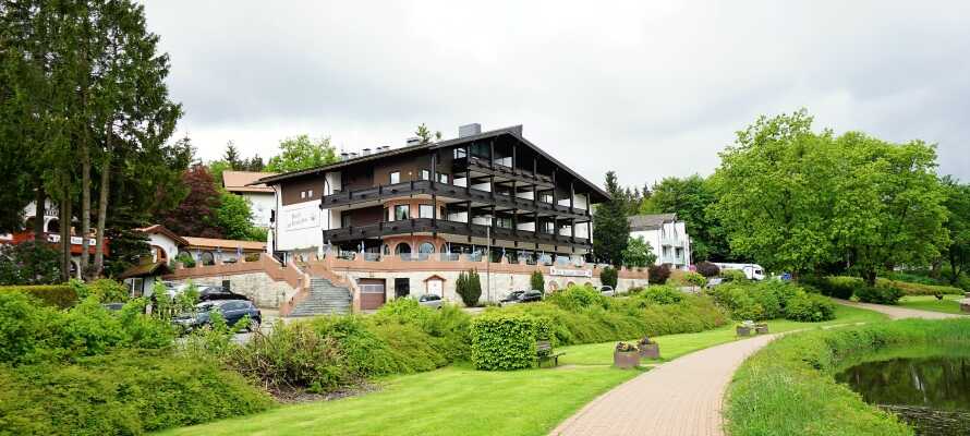 Hotellet ligger i skønne omgivelser lige ned til Kranichsøen.