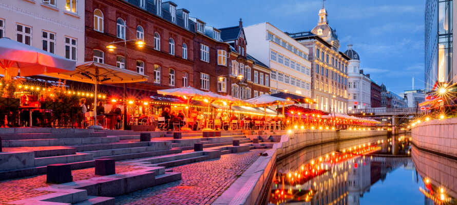 Den korte afstand til Aarhus, giver jer ideelle muligheder for at udforske de mange muligheder i Smilets By.