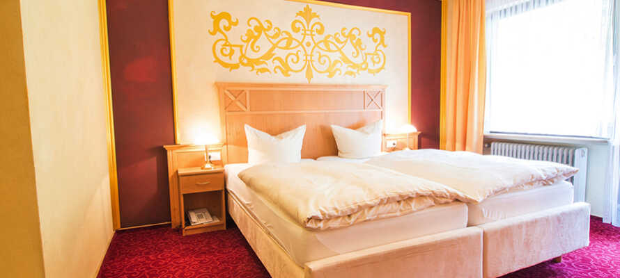 De nyligt renoverede værelser giver jer komfortable rammer under opholdet, og dobbeltværelserne kan bookes med en ekstra seng.