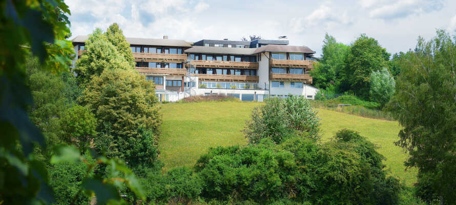Hotellet har en stille og rolig placering, omgivet af Schwarzwalds natur med vandre- og cykelruter startende direkte ved hotellet.