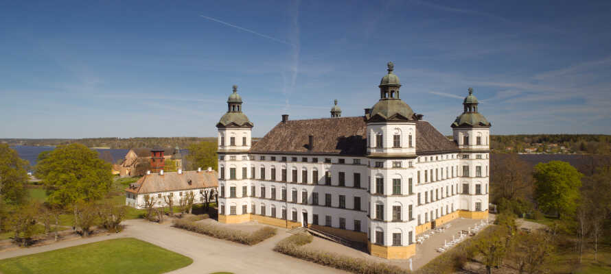 Der findes hele tre slotte lige i nærheden; Wenngarns Slott, Steninge Slott og, som vist her, Skokloster Slott.
